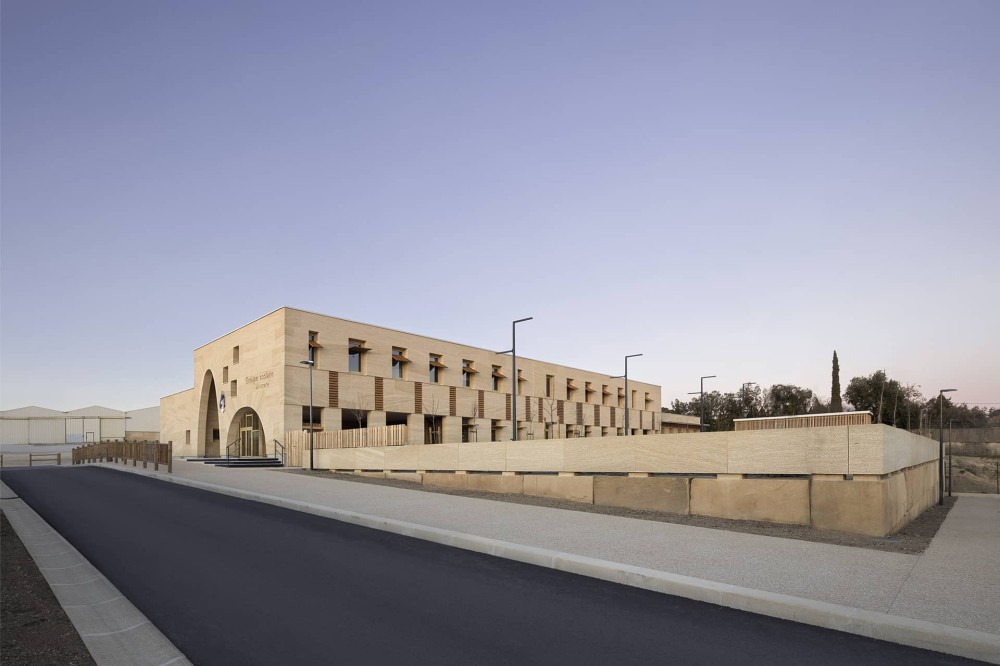 Groupe Scolaire - Vers Pont du Gard - Observatoire BBC